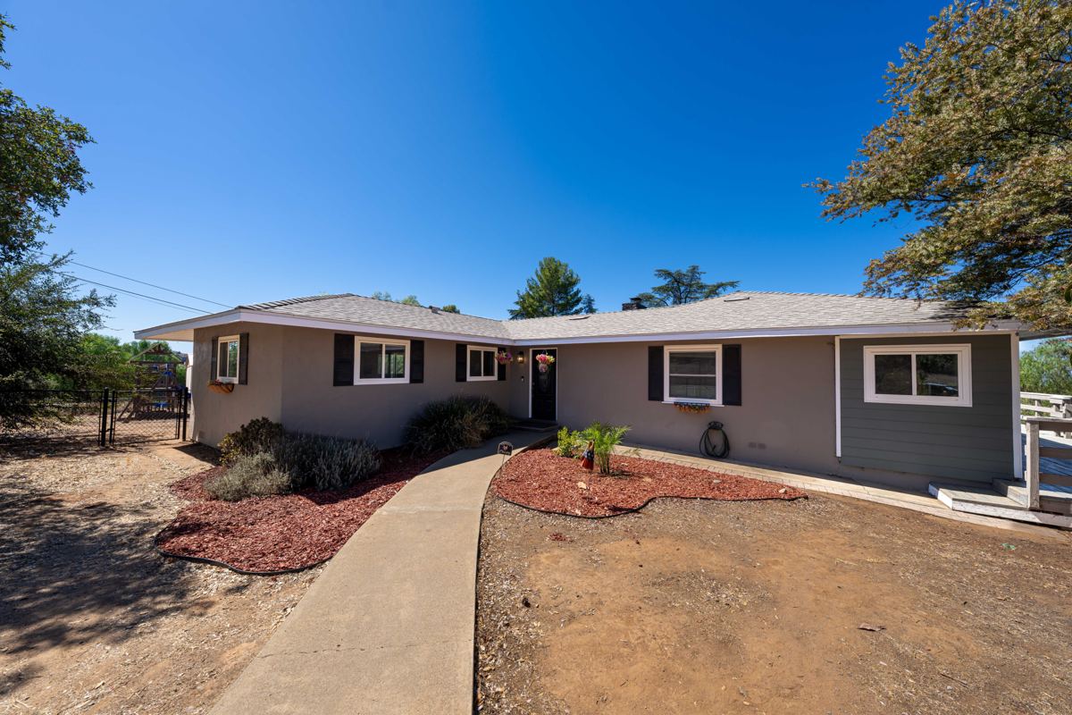 Original, unaltered daytime photo of the front of the home
